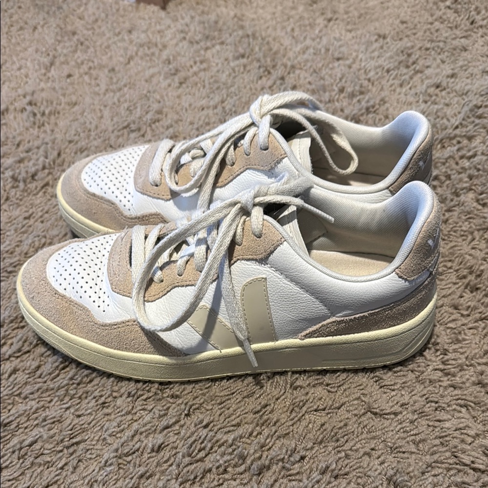 Veja Low-Cut Leather Sneakers with Perforations size 7 - Picture 3 of 6